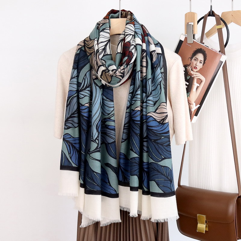 Long Cashmere Tassels Shawls S - Winter Clothing Hong Kong 评论和价格