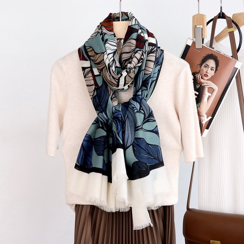 Long Cashmere Tassels Shawls S - Winter Clothing Hong Kong 评论和价格