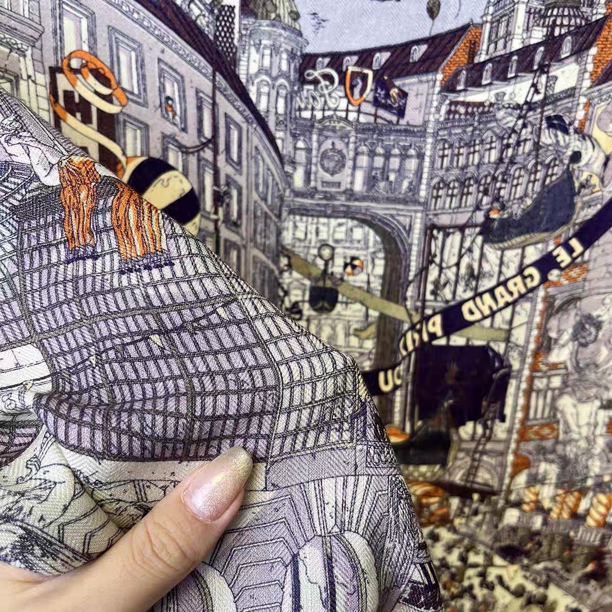 Two Faced Print Designer Scarf - Winter Clothing Hong Kong 评论和价格